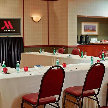 Marriott Hartford/Windsor Airport Hotel Exterior photo