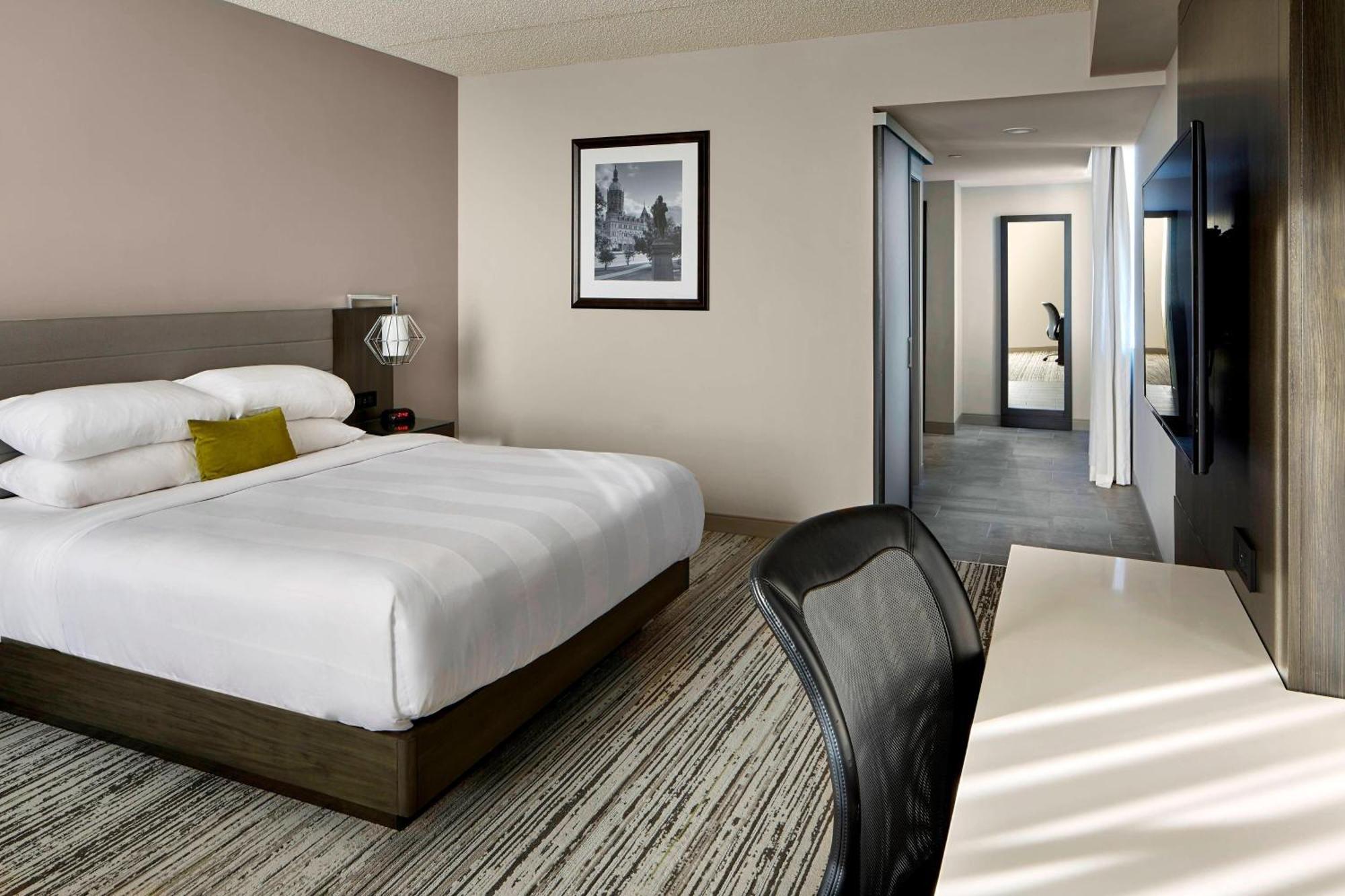 Marriott Hartford/Windsor Airport Hotel Exterior photo