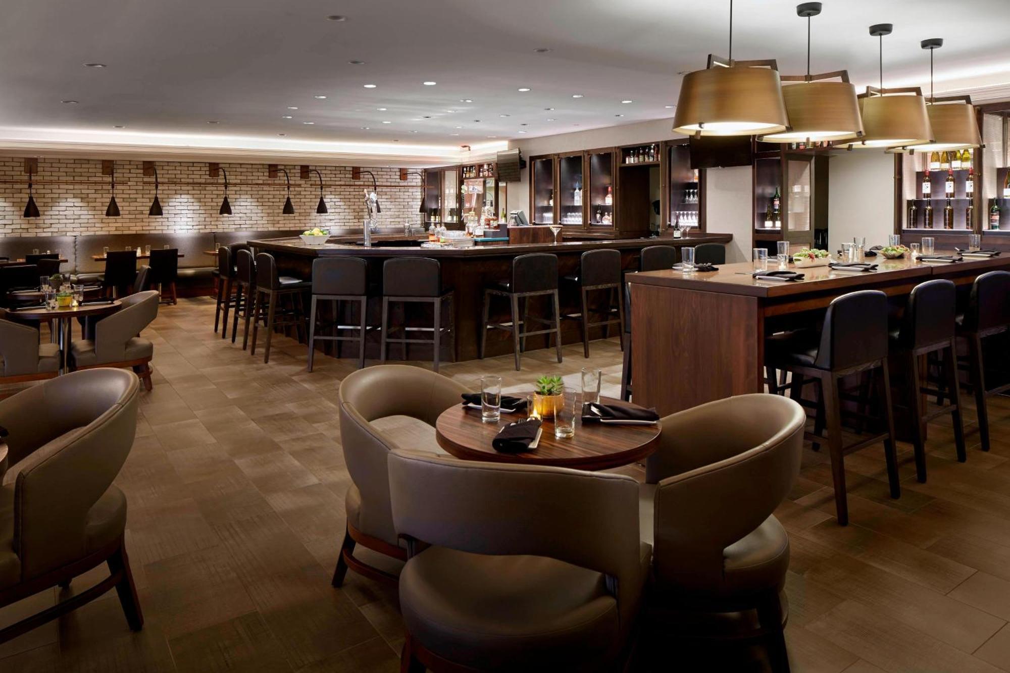 Marriott Hartford/Windsor Airport Hotel Exterior photo